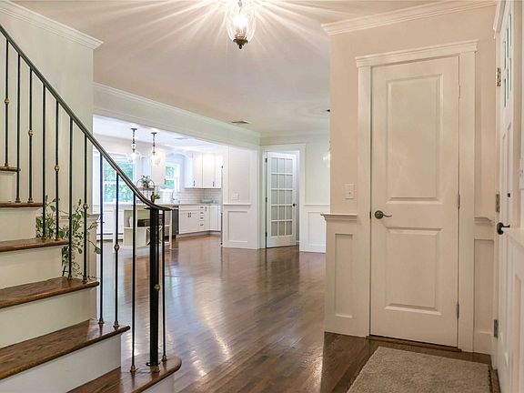 5th image of 10 Marydale Ln