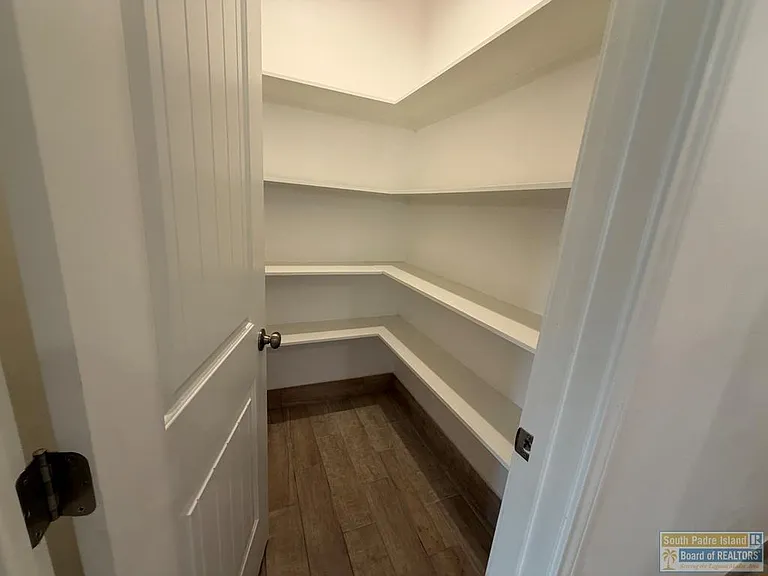 1009 Julia St — Photo 10