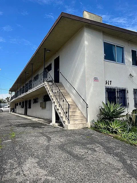 2 bed, 750 sqft, $2,400 — Photo 4