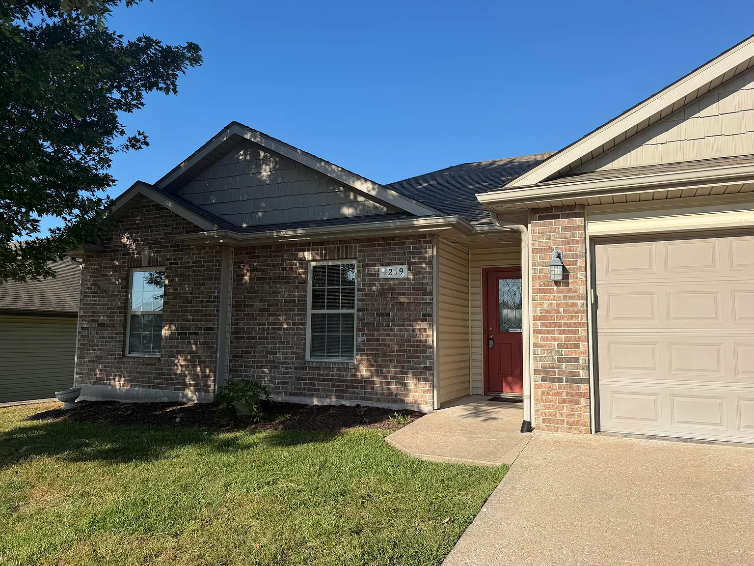 3 bed, 2.0 bath, $1,700 — Photo 2