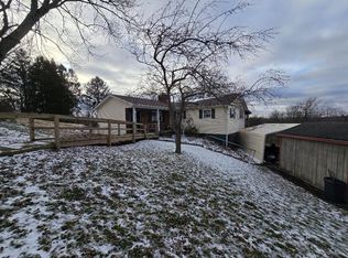 141 Wright St, Mount Hope, WV 25880