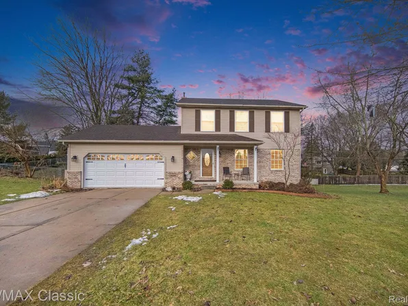 10106 Curtis Dr, Pinckney, MI 48169