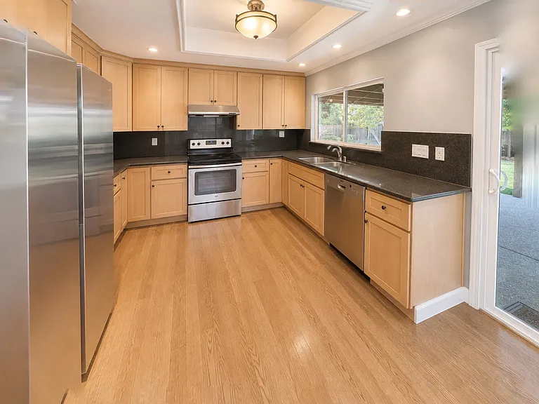 270 McDuff Ave — Photo 6