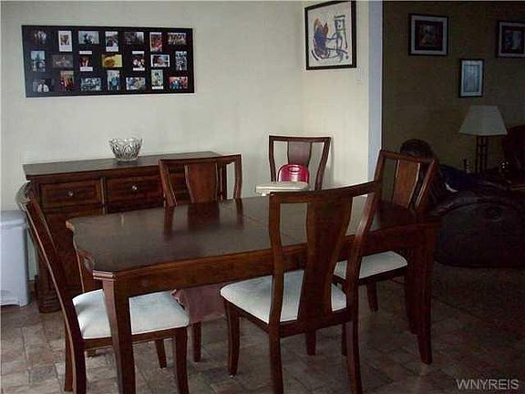5th image of 212 Oakhill Dr