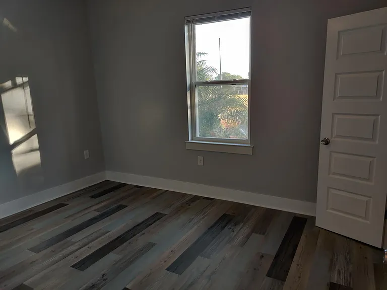 704 N Rendon St — Photo 10