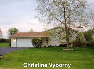 308 Pembroke Rd SW, Poplar Grove, IL 61065