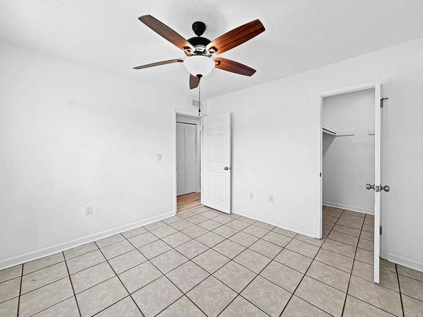 Lake Bentley Shores Condo for Rent | 2 Bed | 2 Bath — Photo 2