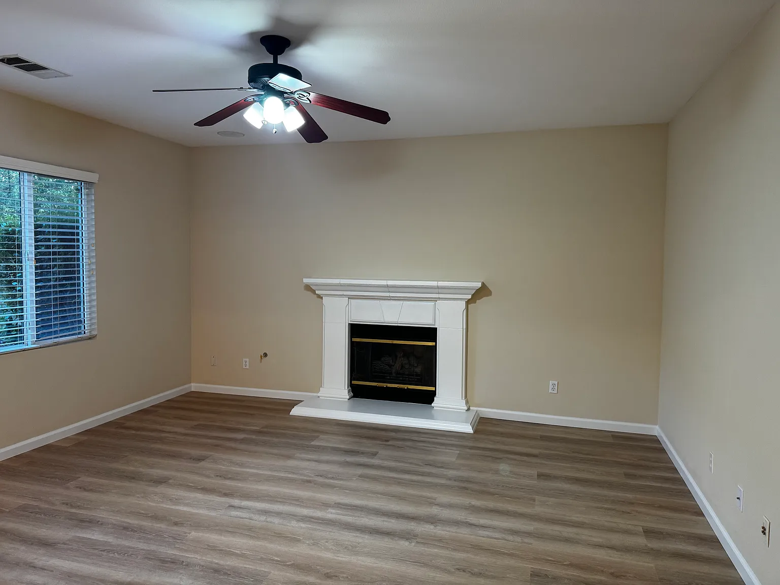 4 bed, 2827 sqft, $5,000 — Photo 3