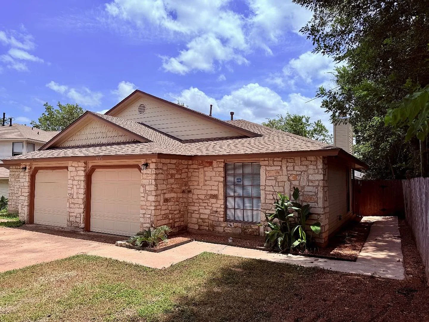 Great, well-maintained single-story duplex tucked away on a quiet cul-de-sac! — Photo 1