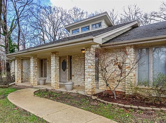4th image of 104 Saint Andrews Dr