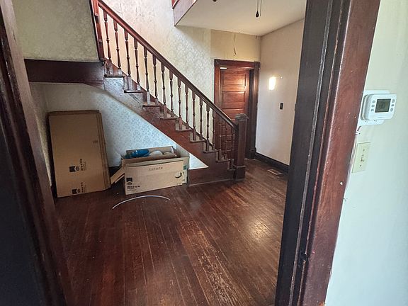 3rd image of 3958 Shakertown Rd