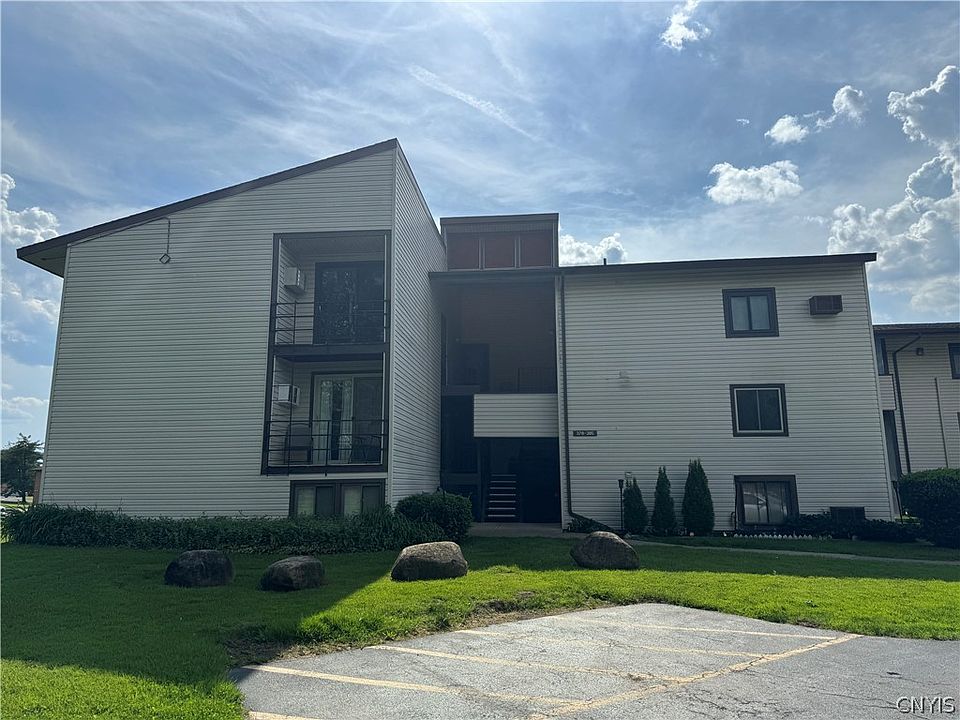 1st image of 380 Village Blvd N