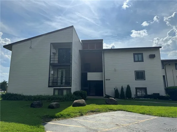 380 Village Blvd N, Baldwinsville, NY 13027