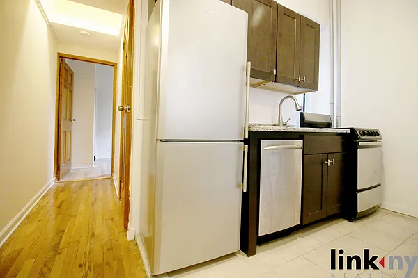 Rented by Link NY Realty | media 18