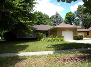 706 W Meadowbrook Dr, Midland, MI 48640