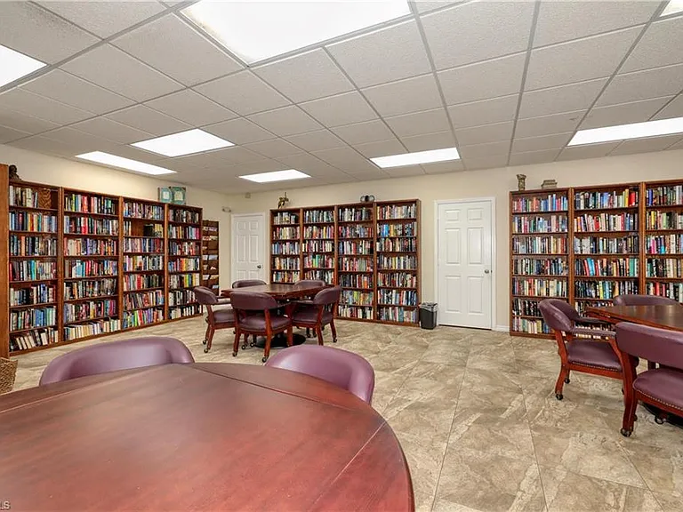 22589 Island Lakes Dr — Photo 44