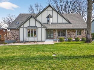 210 NW Cypress St, Lees Summit, MO 64064