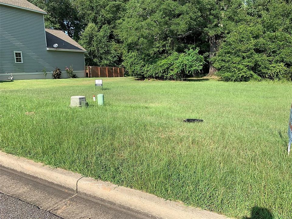 2nd image of 111 Mantlewood Ct