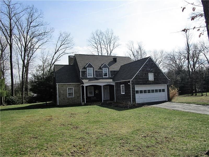 Beautiful Cape Cod!!! 3 Bedrooms, 2 Full Bathrooms!
