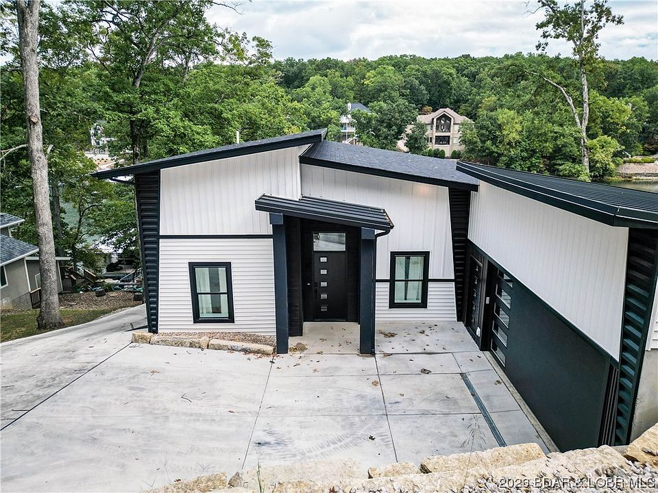 1st image of 613 Cove Cir