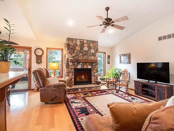 3rd image of 892 Berkshire Dr