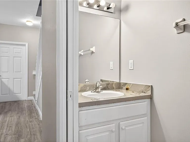 8289 Pacific Beach Dr — Photo 18