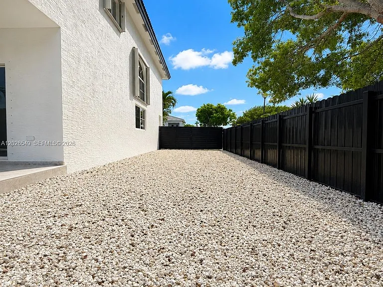14407 SW 158th Path — Photo 7