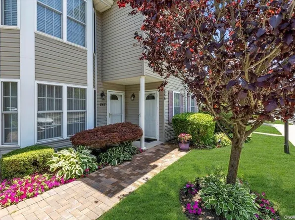 867 Verona Drive #867, Melville, NY 11747
