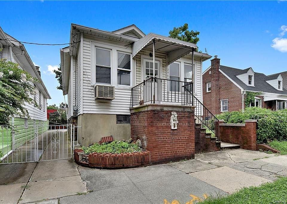 1st image of 2942 Radcliff Ave