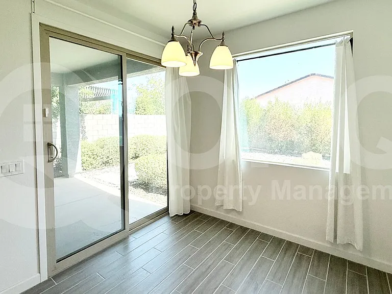 11225 E Ulysses Ave — Photo 9