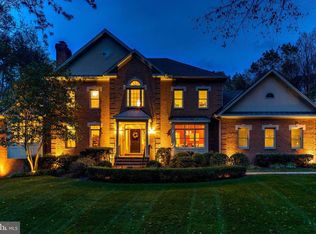 11622 Rolling Meadow Dr, Great Falls, VA 22066