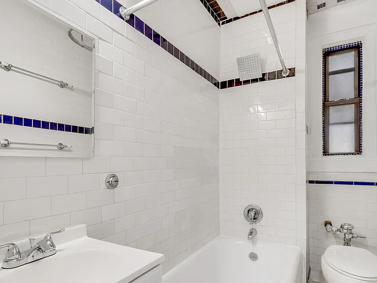 52 Clark St #1L — Photo 7