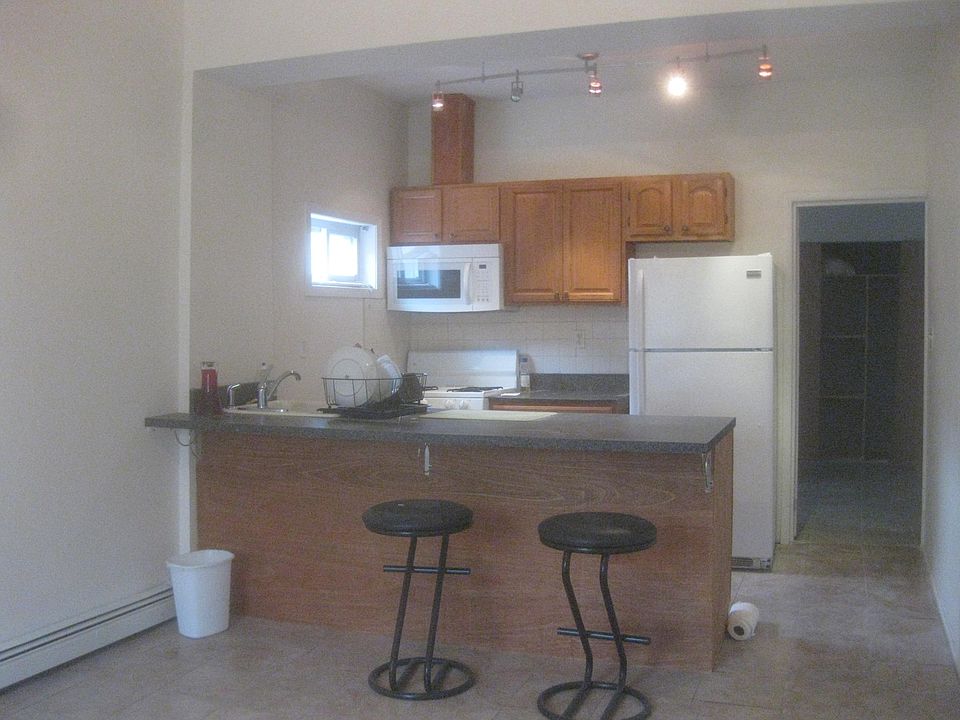 2nd image of 253 Davis Ave APT 1