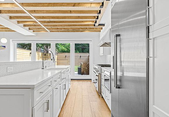 3rd image of 290 Jefferson Ave #1