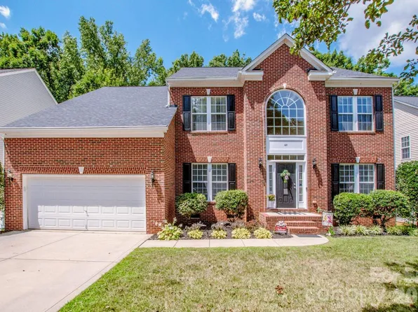 121 Crimson Orchard Dr, Mooresville, NC 28115