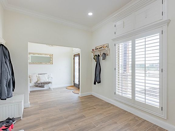 5th image of 14735 Begonia St