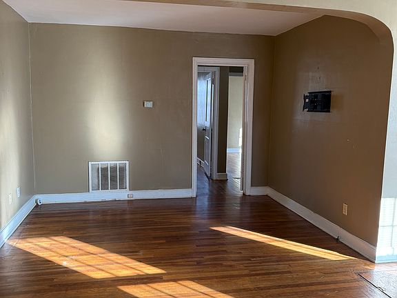 3rd image of 129 Roberta Dr #129