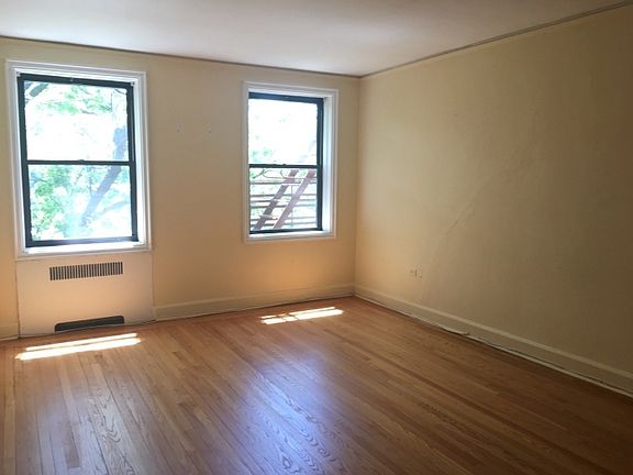 4th image of 425 Larchmont #425