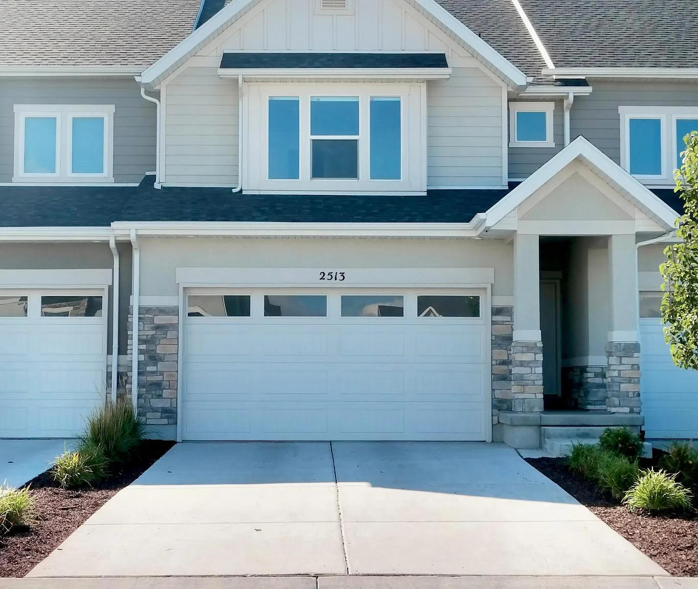 3 bed, 2.5 bath, 1668 sqft, $2,100 — Photo 2