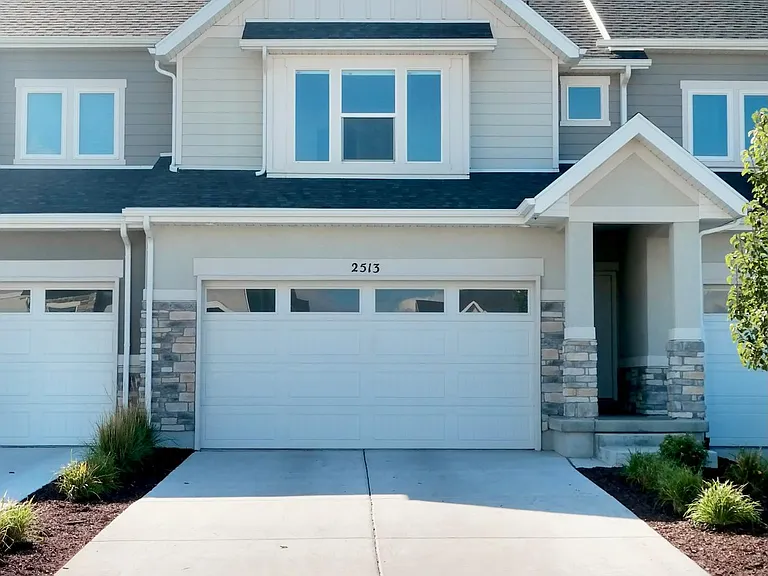 2513 W Wysteria Dr — Photo 2