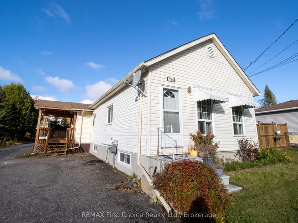 729 Hodder Ave, Thunder Bay, ON P7A 1W2