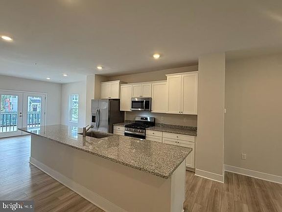 3rd image of 7416 Amega Way Gln
