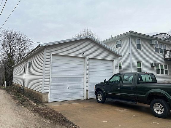 2nd image of 413 2nd St