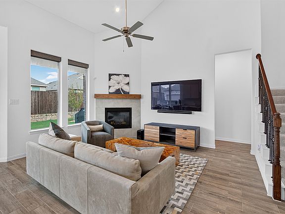 4th image of 301 Red Cedar Dr