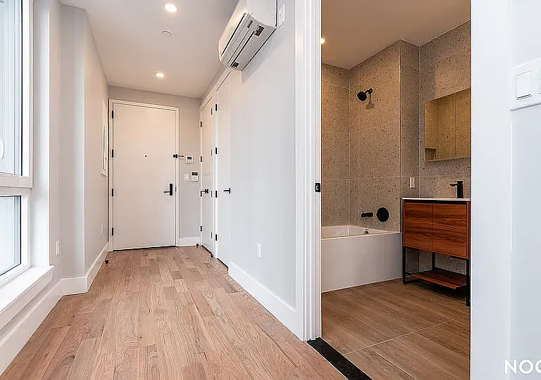 31-61 Vernon Blvd #5S — Photo 14