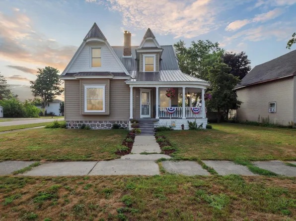 546 N Main St, Evart, MI 49631