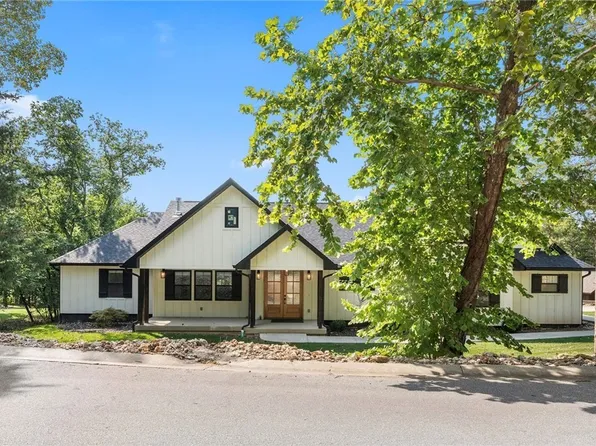 102 W Cross Fox Trl, Camdenton, MO 65020