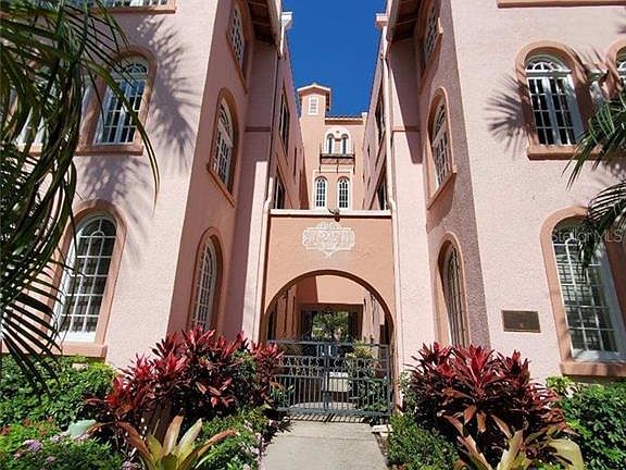 3rd image of 1221 N Palm Ave APT 102