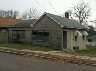 726 6th St, Peru, IL 61354