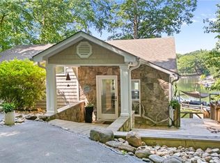 208 Island View Rd, Mount Holly, NC 28120